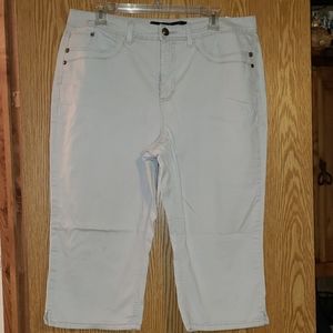 Womens Gloria Vanderbilt capri's sz-16